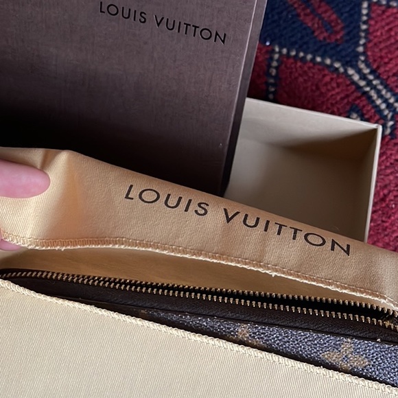 Sold *Authentic Louis Vuitton Zippy Wallet - Picture 7 of 15
